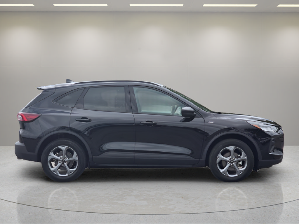 Certified 2025 Ford Escape ST-Line AWD/4WD image 9