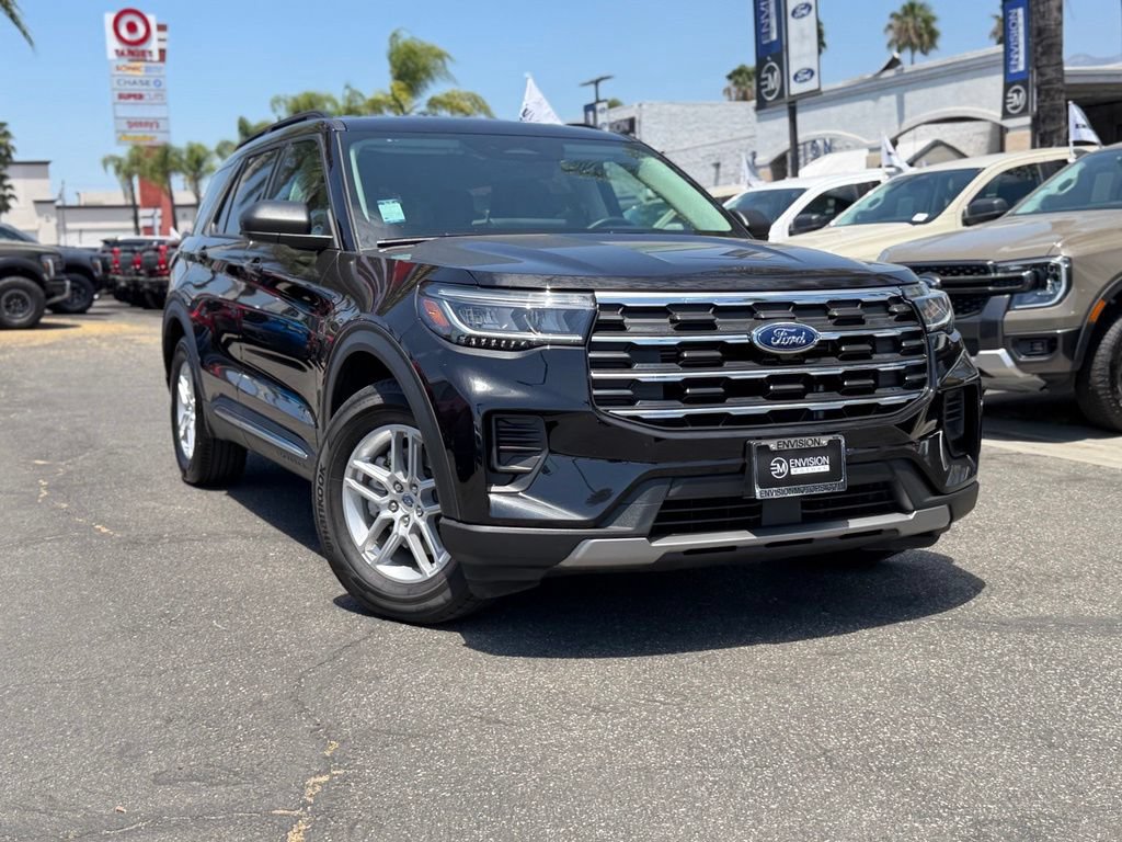 Certified 2025 Ford Explorer Active RWD image 3