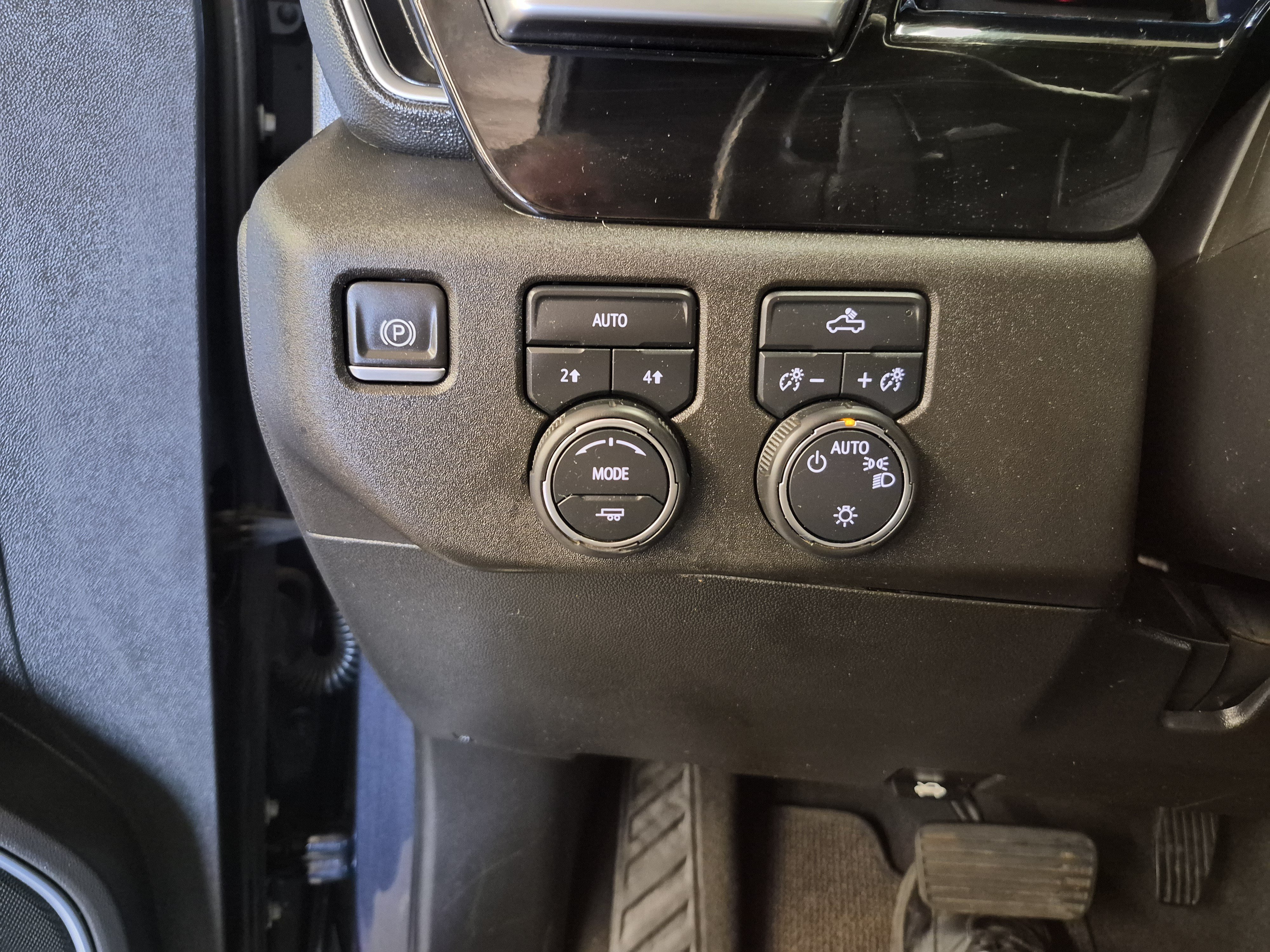 Used 2022 Chevrolet Silverado 1500 LT w/ LPO, Dark Essentials Package AWD/4WD image 21