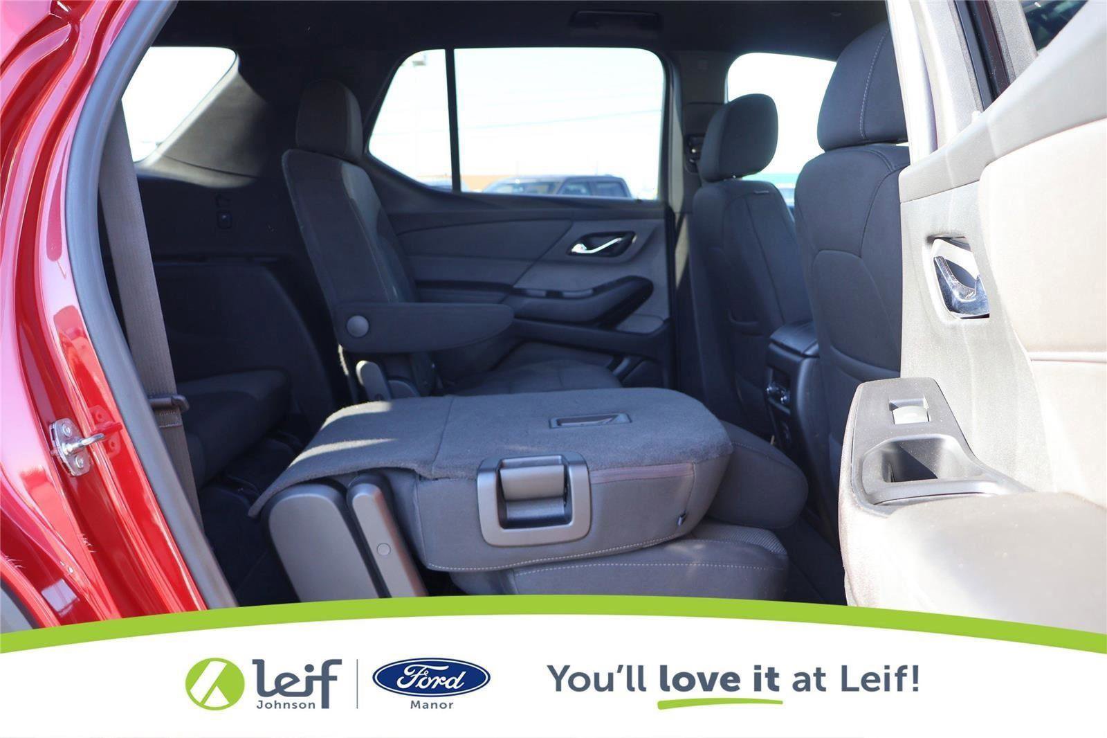 Used 2023 Chevrolet Traverse LT image 35