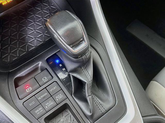 Used 2019 Toyota RAV4 XLE Premium w/ Cold Weather Package AWD/4WD image 18