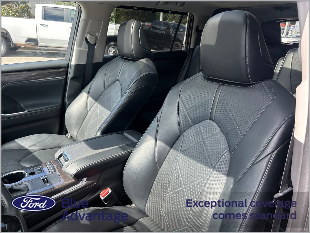 Used 2022 Toyota Highlander Platinum FWD image 11