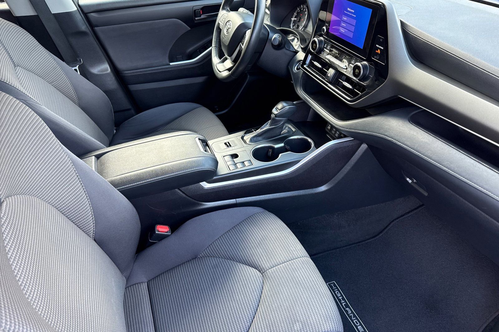 Used 2024 Toyota Highlander LE image 17