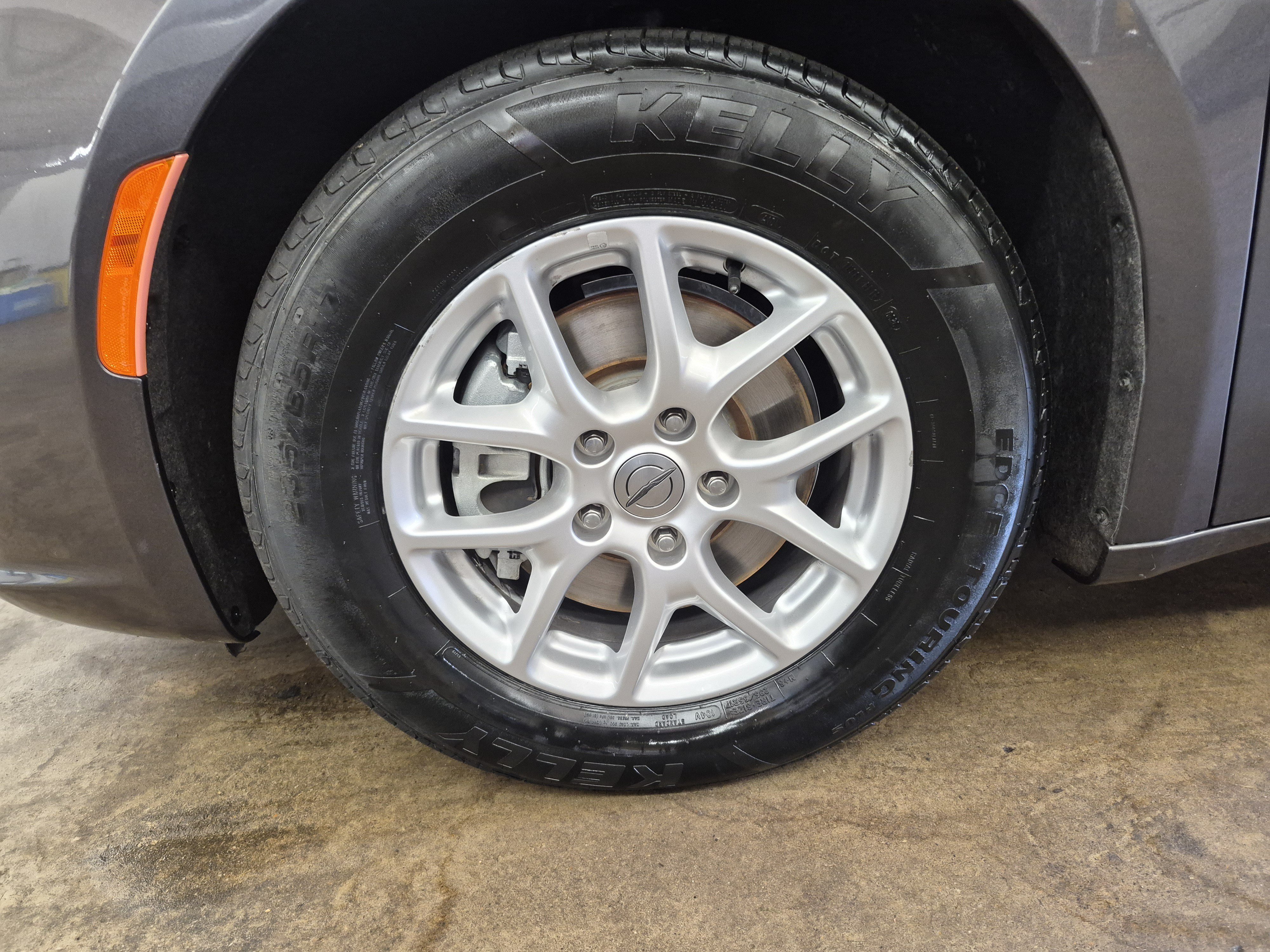 Used 2023 Chrysler Pacifica Touring-L FWD image 7