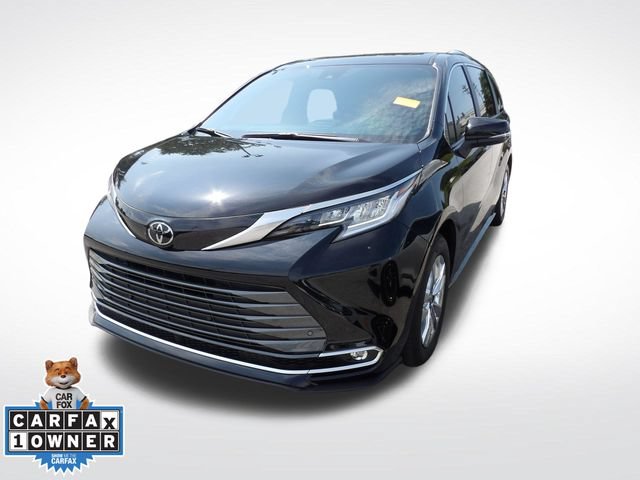 Used 2026 Toyota Sienna Limited FWD image 8