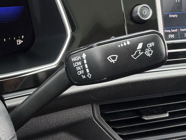 Used 2022 Volkswagen Jetta SE w/ Panoramic Sunroof Package FWD image 20