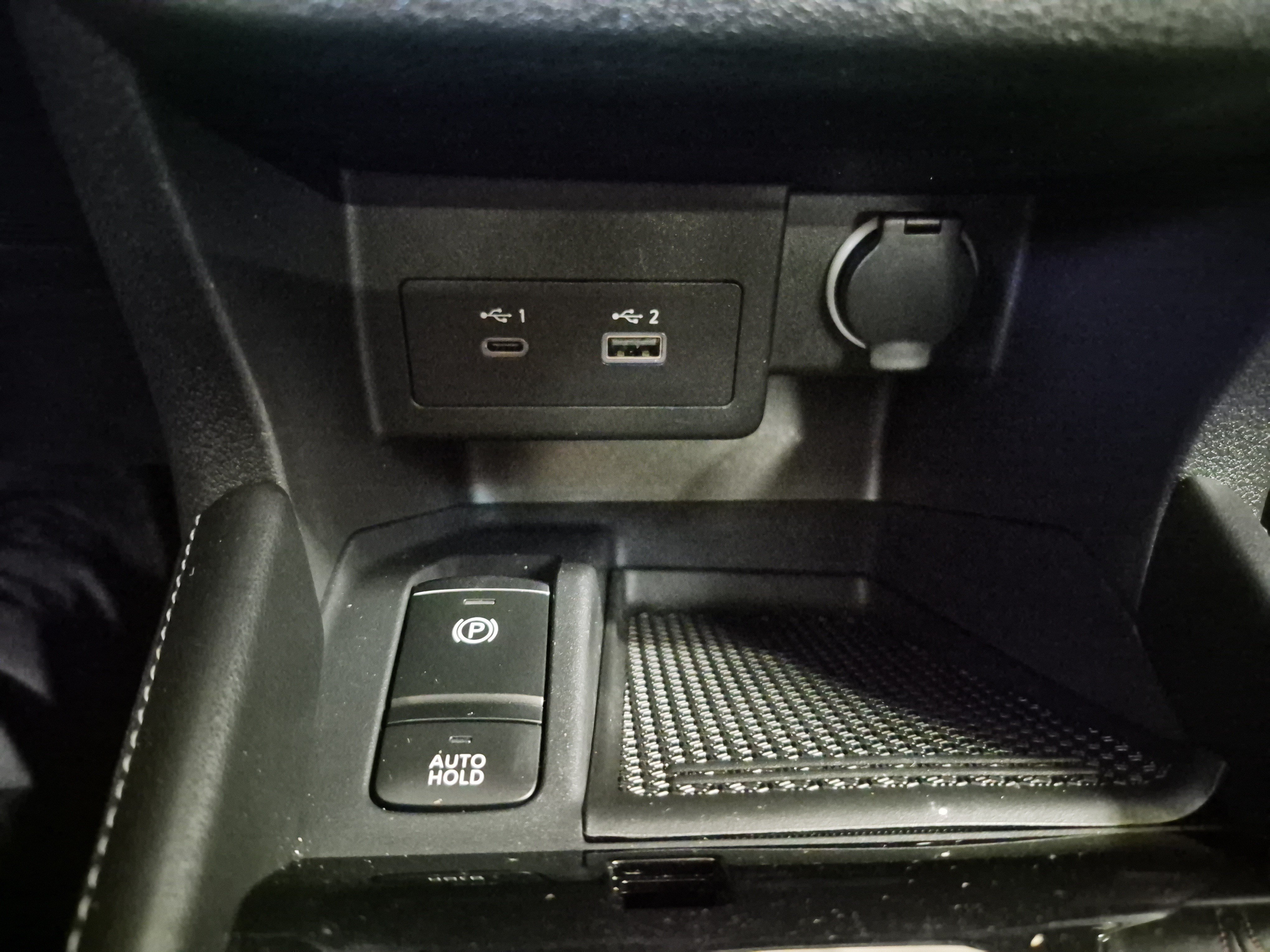 Used 2024 Nissan Kicks SR w/ SR Premium Package FWD image 28