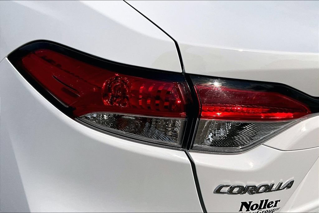 Used 2025 Toyota Corolla LE FWD image 30