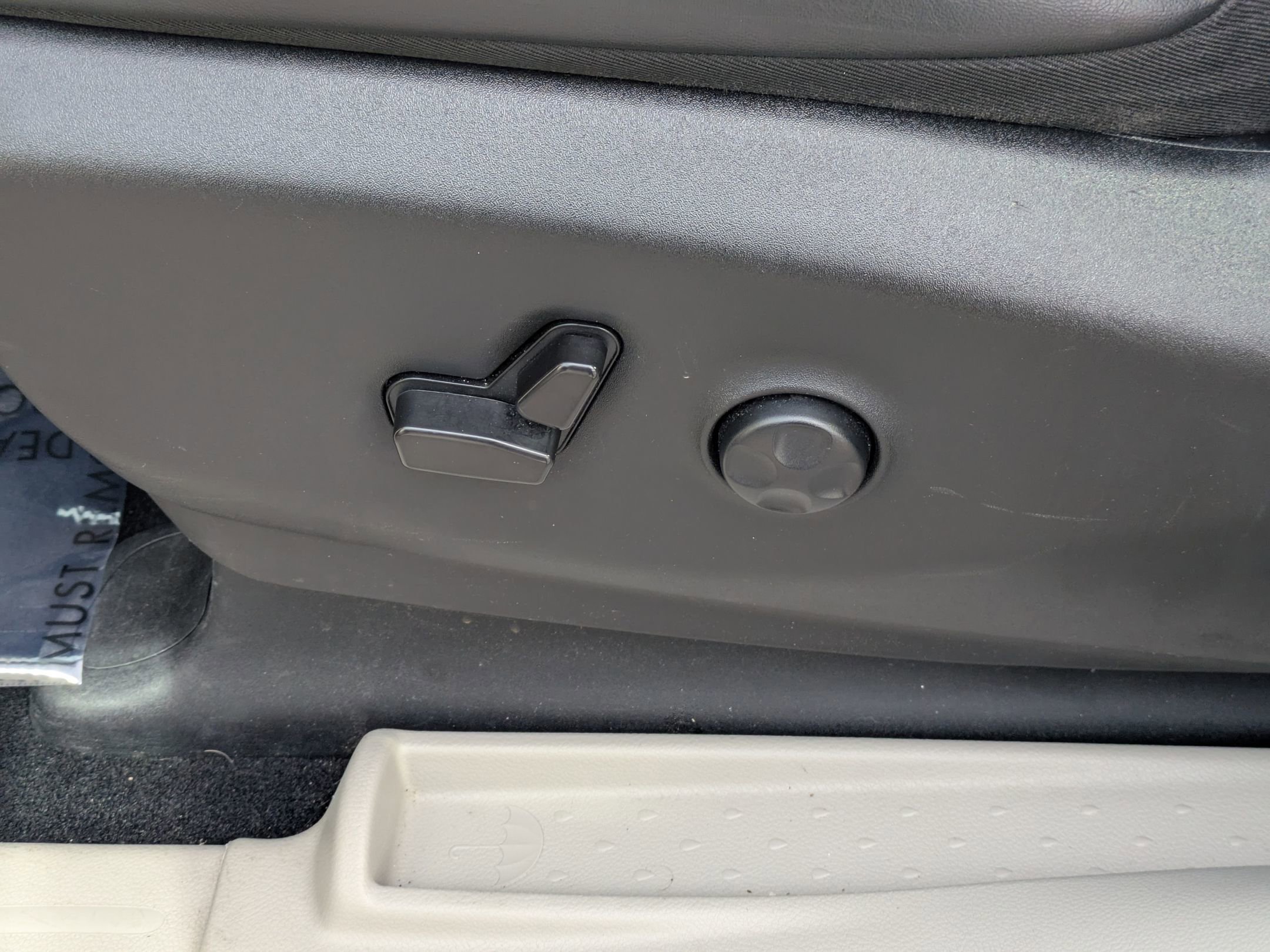 Used 2023 Chrysler Pacifica Touring-L image 13