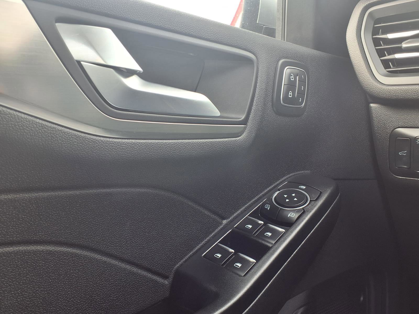 Certified 2022 Ford Escape Titanium w/ Class II Trailer Tow Package image 24