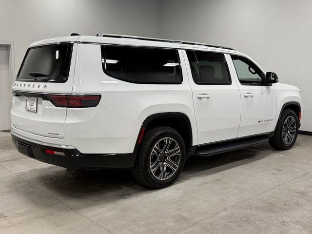 Used 2024 Jeep Wagoneer L Series II w/ Flexible Seating Group AWD/4WD image 12