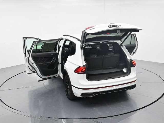 Used 2022 Volkswagen Tiguan SE R-Line FWD image 40