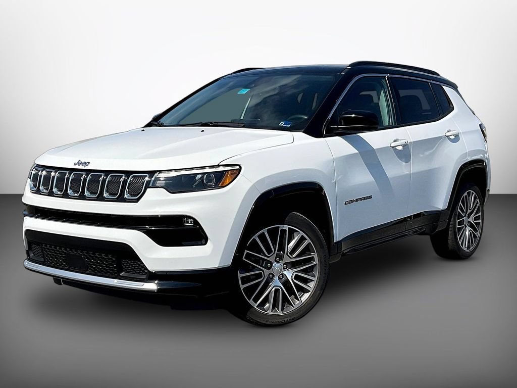 Used 2022 Jeep Compass Limited w/ Elite Group AWD/4WD image 3