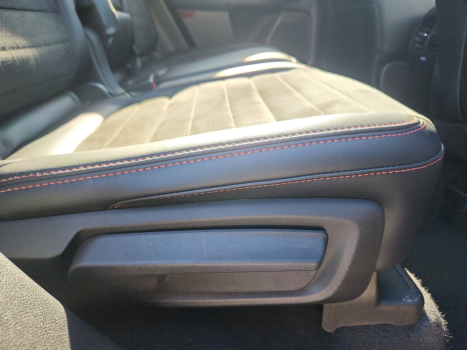 Certified 2022 Ford Escape SEL w/ SEL Stealth AWD Package image 31