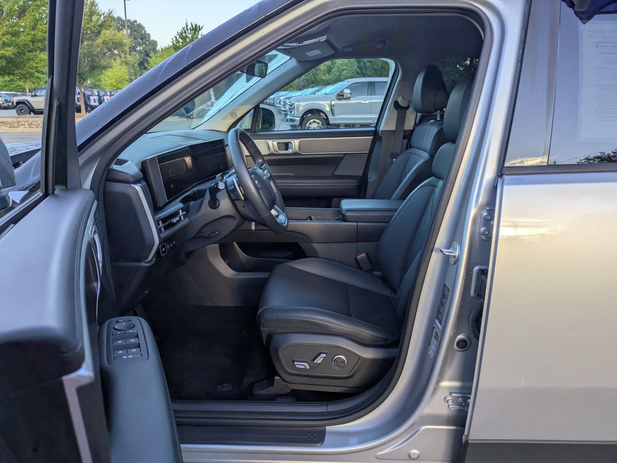 Used 2025 Hyundai Santa Fe SEL AWD/4WD image 12