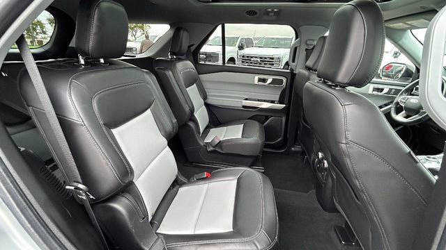 Certified 2022 Ford Explorer XLT w/ Equipment Group 202A image 13