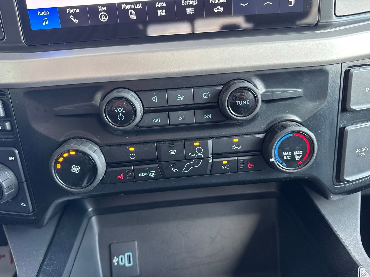 Certified 2023 Ford F250 XLT w/ Black Appearance Package AWD/4WD image 17