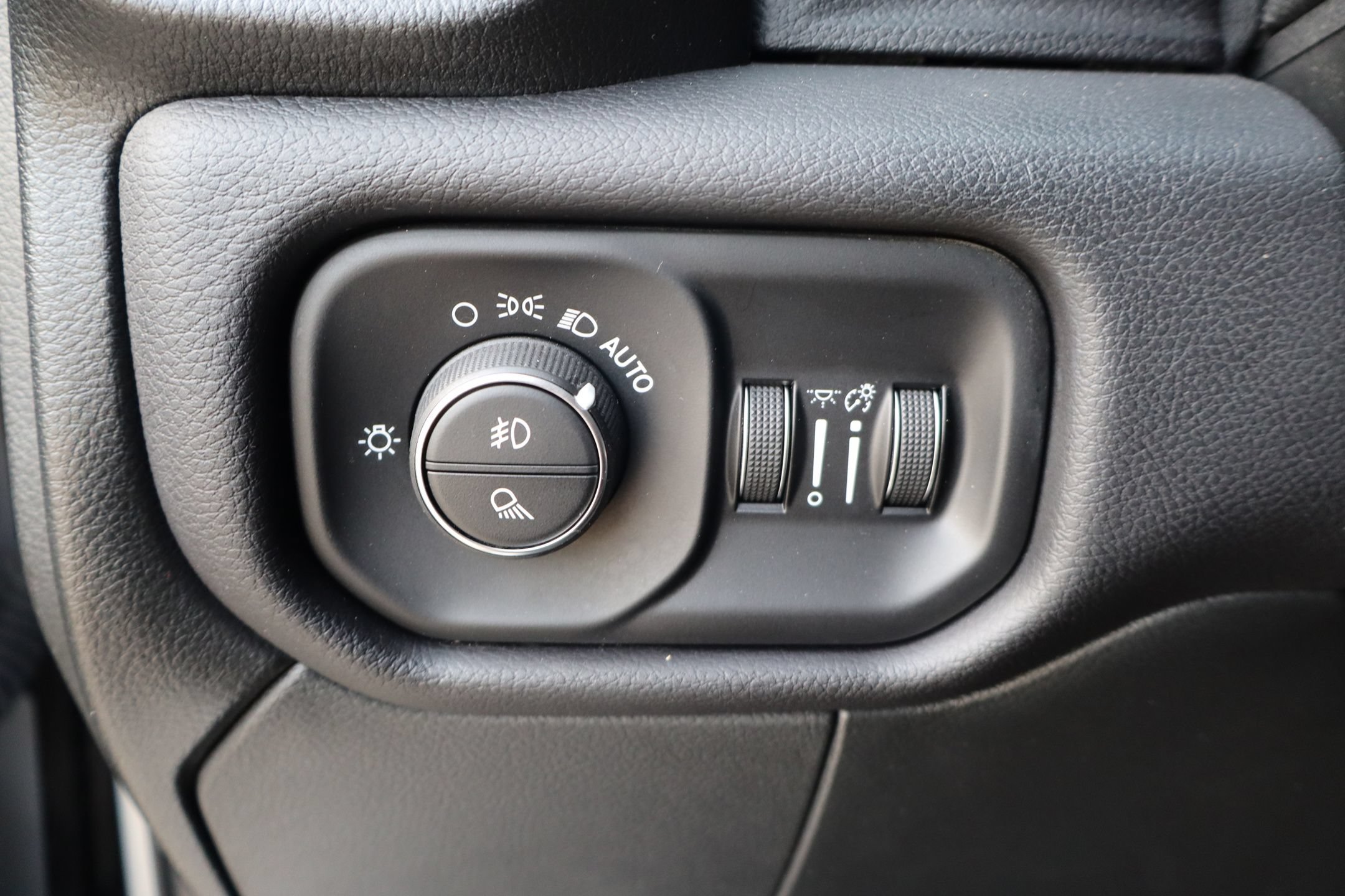 Used 2022 RAM 3500 Laramie AWD/4WD image 15