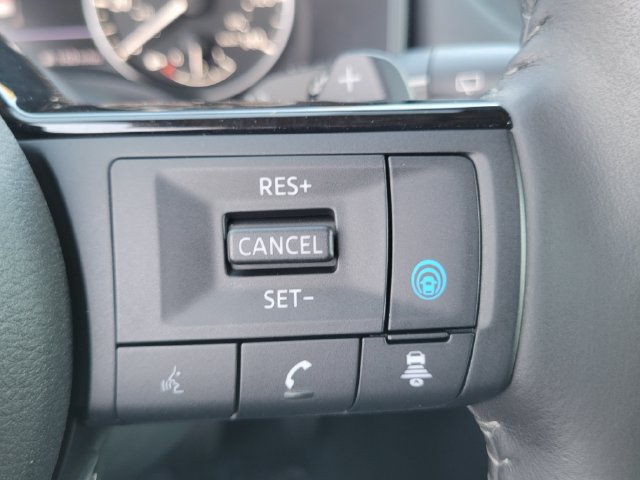Used 2023 Nissan Rogue SV w/ SV Premium B Package FWD image 6