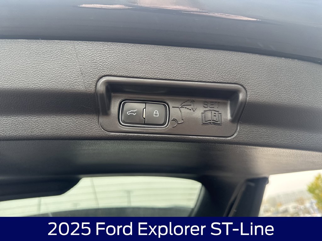 Certified 2025 Ford Explorer ST-Line AWD/4WD image 18