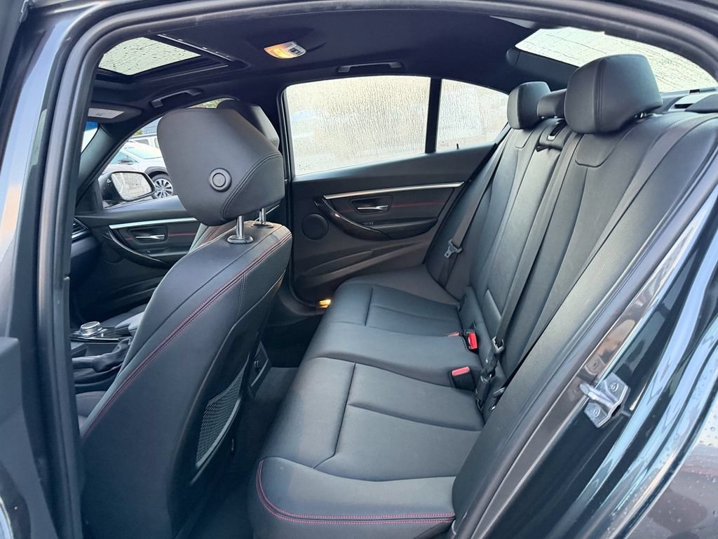 Used 2018 BMW 330i xDrive Sedan AWD/4WD image 12