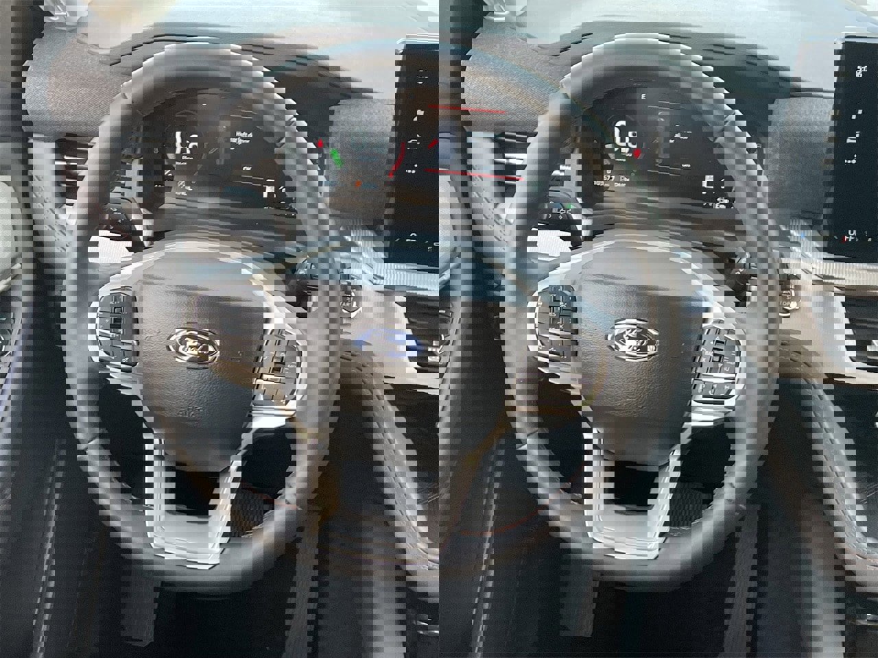 Certified 2025 Ford Explorer Active image 16