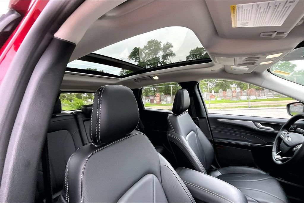 Certified 2025 Ford Escape SE w/ PHEV Premium Package FWD image 21