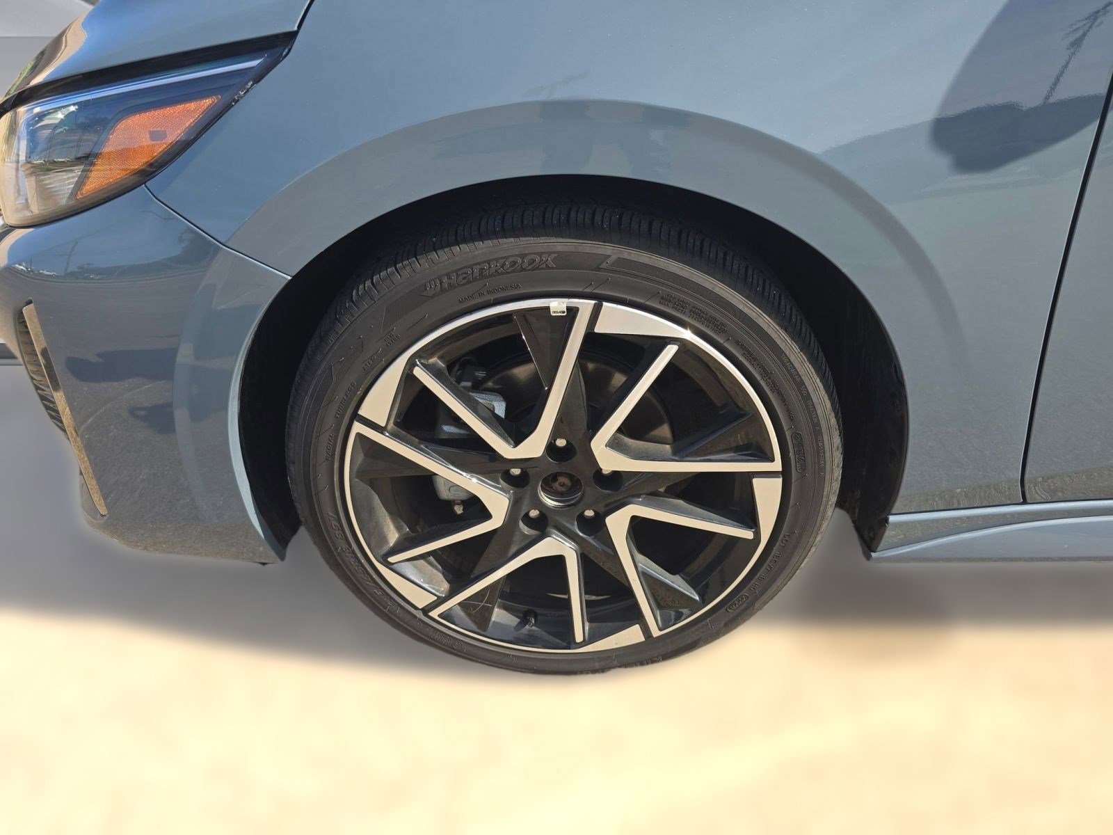 Used 2025 Nissan Sentra SR w/ SR Premium Package image 30