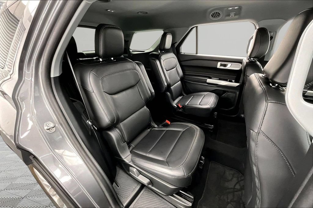 Certified 2024 Ford Explorer XLT w/ Equipment Group 202A AWD/4WD image 27