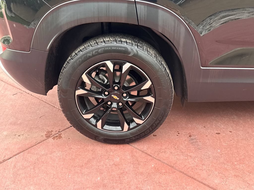 Used 2023 Chevrolet TrailBlazer LT AWD/4WD image 35