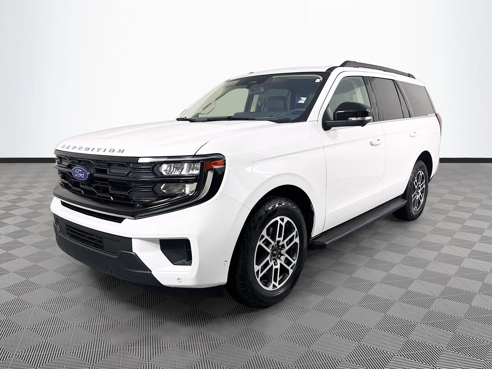 Certified 2025 Ford Expedition Active AWD/4WD image 3