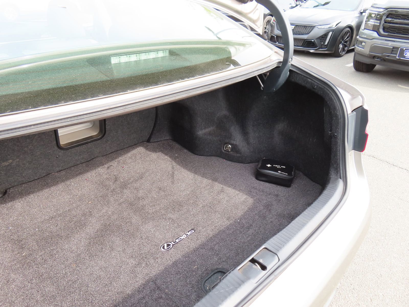 Used 2017 Lexus ES 350 w/ Luxury Package FWD image 39