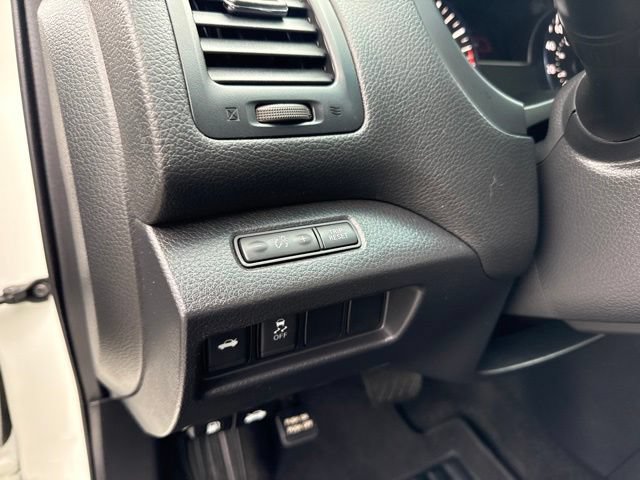 Used 2017 Nissan Altima 2.5 SR w/ Midnight Edition Package FWD image 14