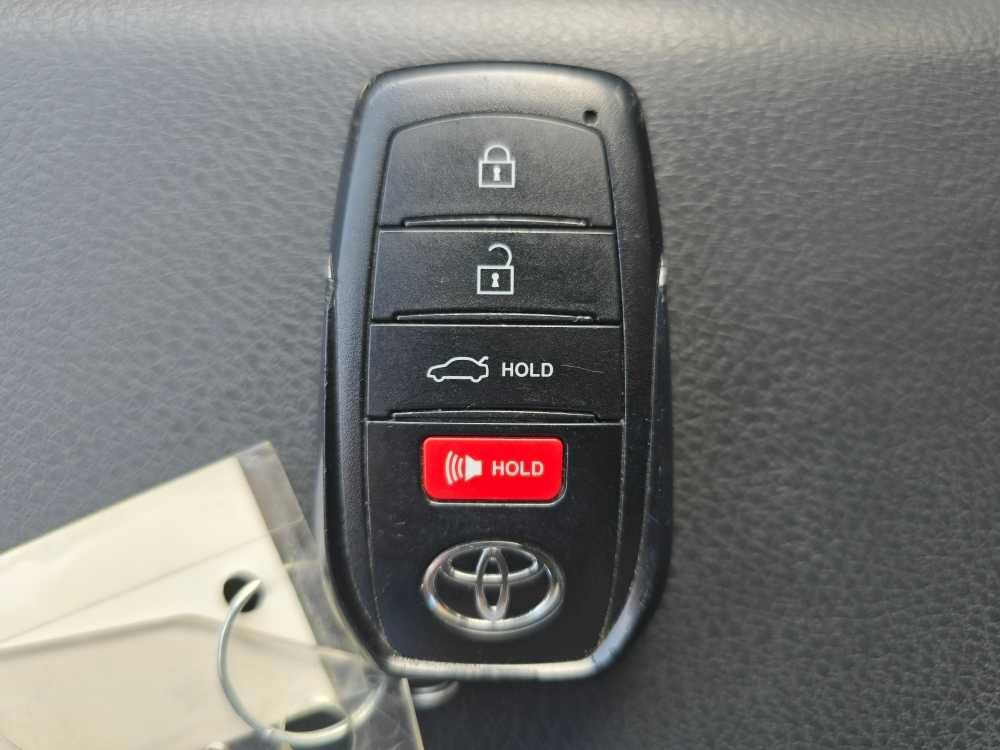 Used 2025 Toyota Camry SE FWD image 21