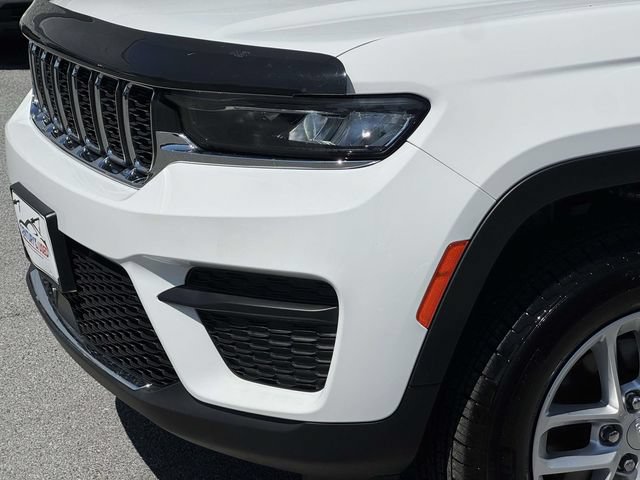 Used 2024 Jeep Grand Cherokee Laredo X AWD/4WD image 7