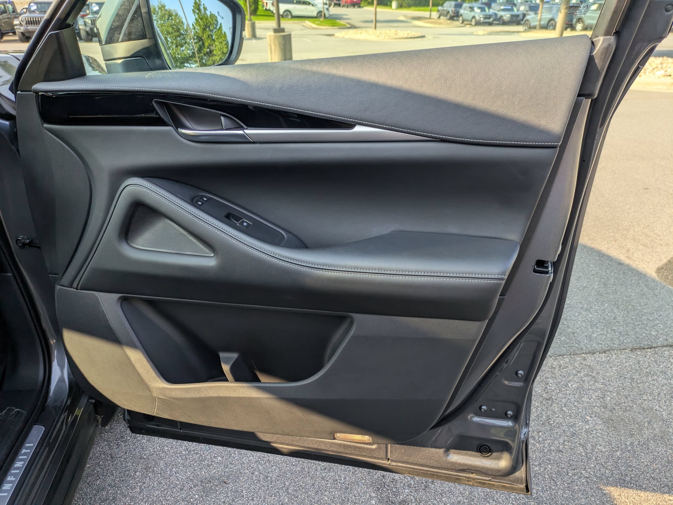 Used 2025 INFINITI QX60 Pure FWD image 39