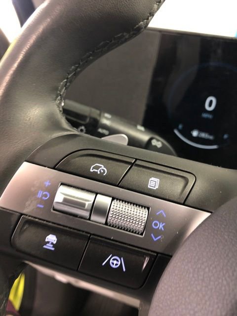 Used 2024 Hyundai Kona Limited image 23