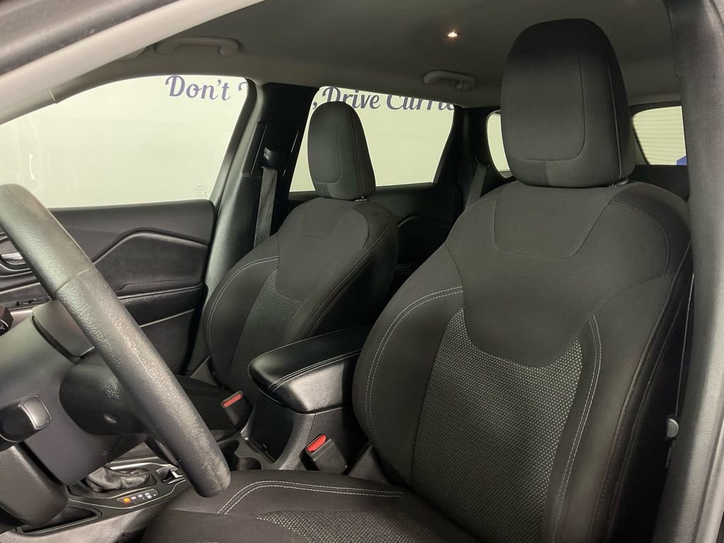 Used 2019 Jeep Cherokee Latitude w/ Popular Appearance Group image 13