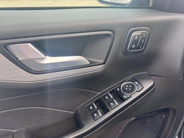 Certified 2024 Ford Escape Platinum w/ Class II Trailer Tow Package image 11