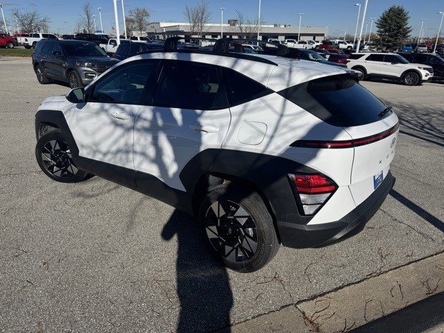 Used 2025 Hyundai Kona SEL image 3