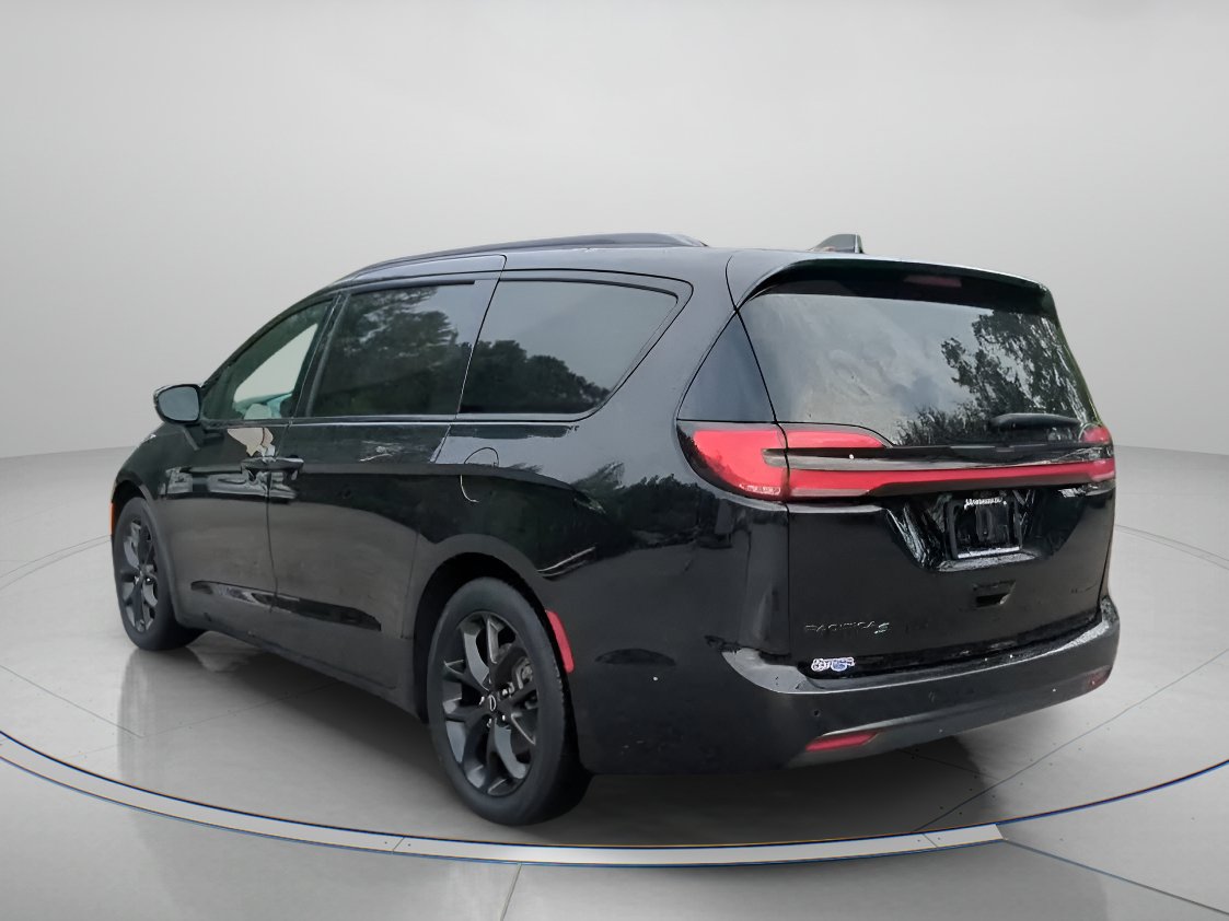 Used 2025 Chrysler Pacifica Limited FWD image 22