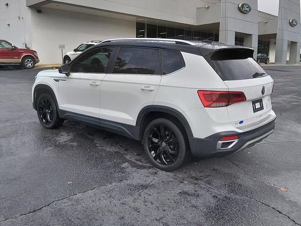 Used 2023 Volkswagen Taos SE w/ Panoramic Sunroof Package FWD image 6