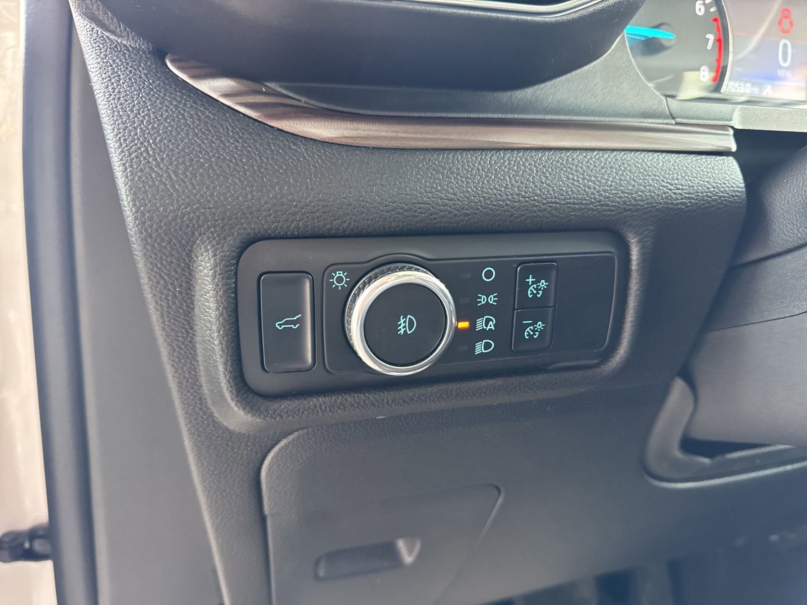 Certified 2023 Ford Explorer Limited w/ Limited Technology Package image 28