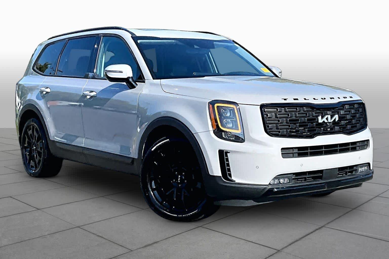 Used 2022 Kia Telluride SX w/ SX Prestige Package AWD/4WD image 3
