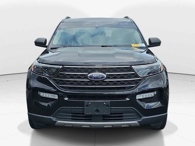 Certified 2022 Ford Explorer XLT w/ Equipment Group 202A RWD image 8