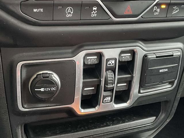 Used 2018 Jeep Wrangler Unlimited Sahara AWD/4WD image 29