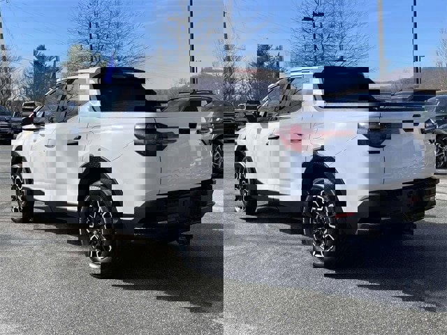 Used 2023 Hyundai Santa Cruz SE image 3