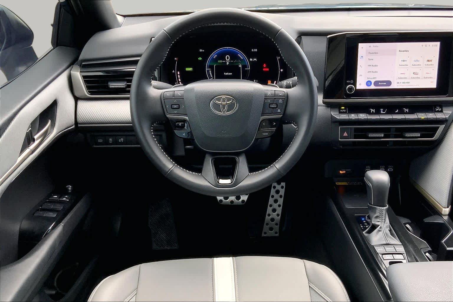 Used 2025 Toyota Camry SE FWD image 6