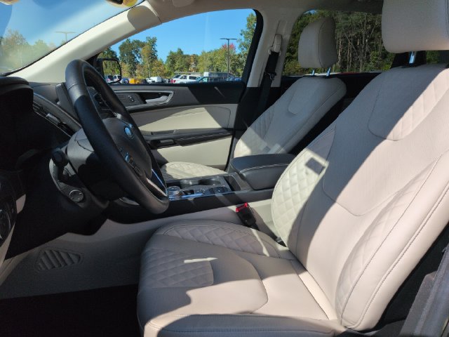 Certified 2024 Ford Edge Titanium w/ Equipment Group 301A AWD/4WD image 30