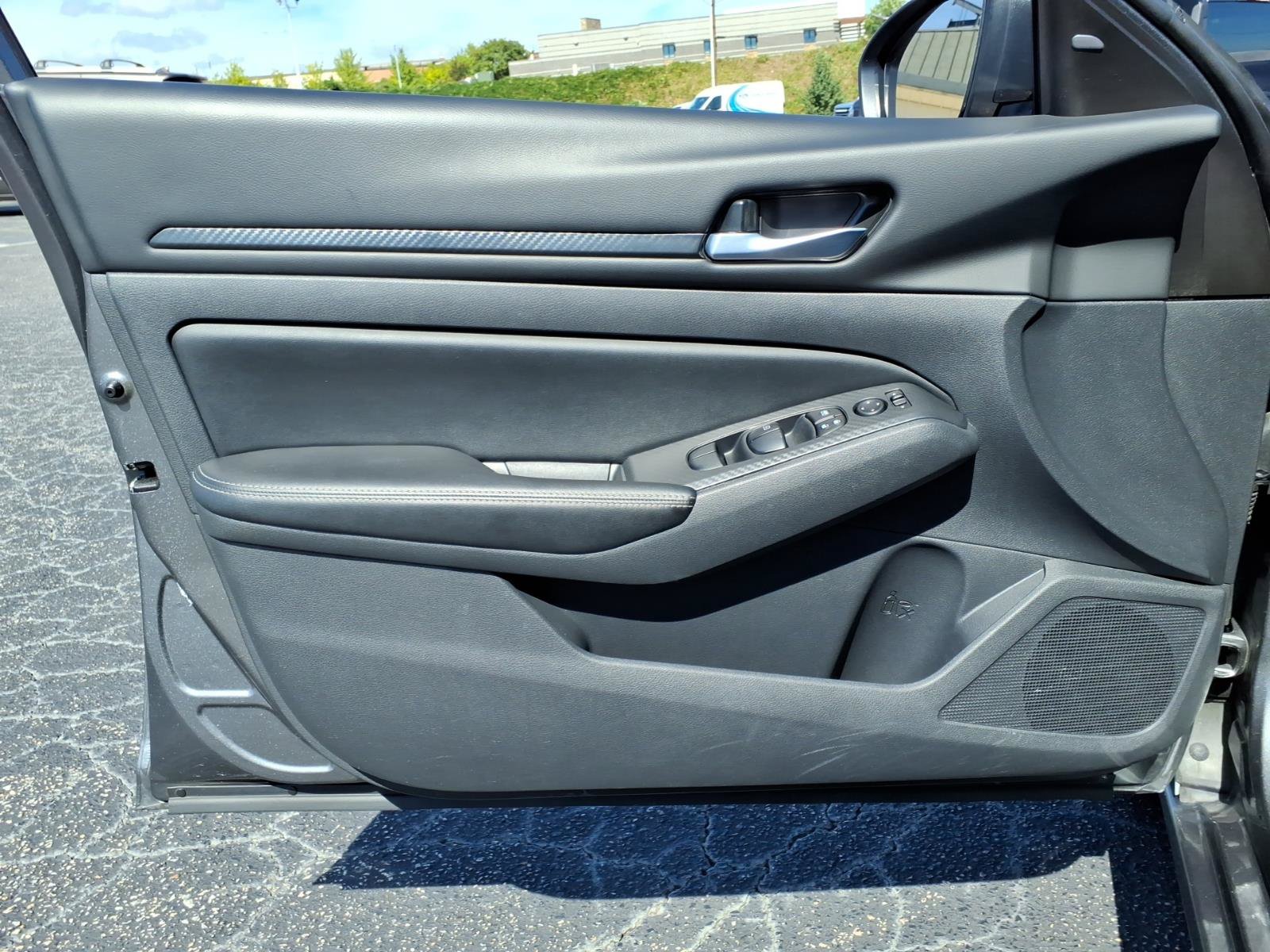 Used 2025 Nissan Altima 2.5 SV FWD image 16